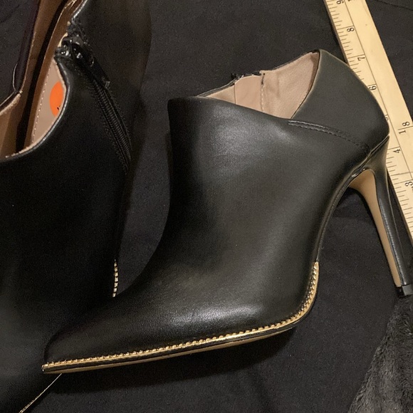 BCBGeneration pointy shootie with flat chain trim detail, padded foot bed - Picture 2 of 7